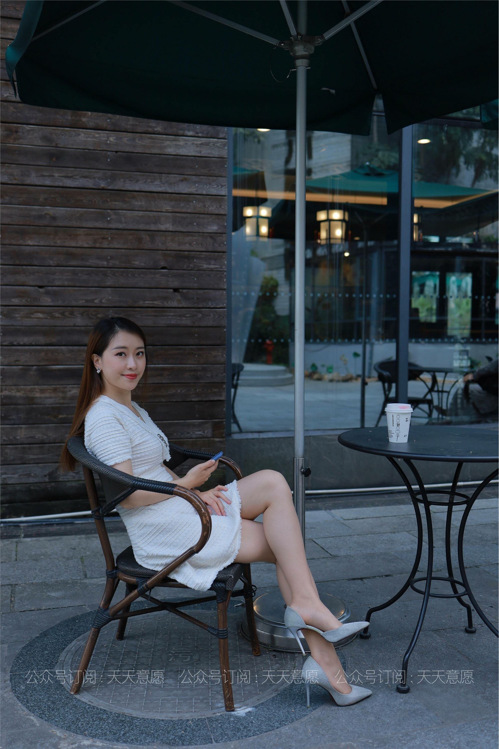 IESS异思趣向 - 模特：小婕《肉丝白裙俏佳人》